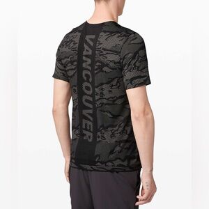 Lululemon Metal Vent Breathe Short Sleeve *City Edition
Vancouver Silver Drop